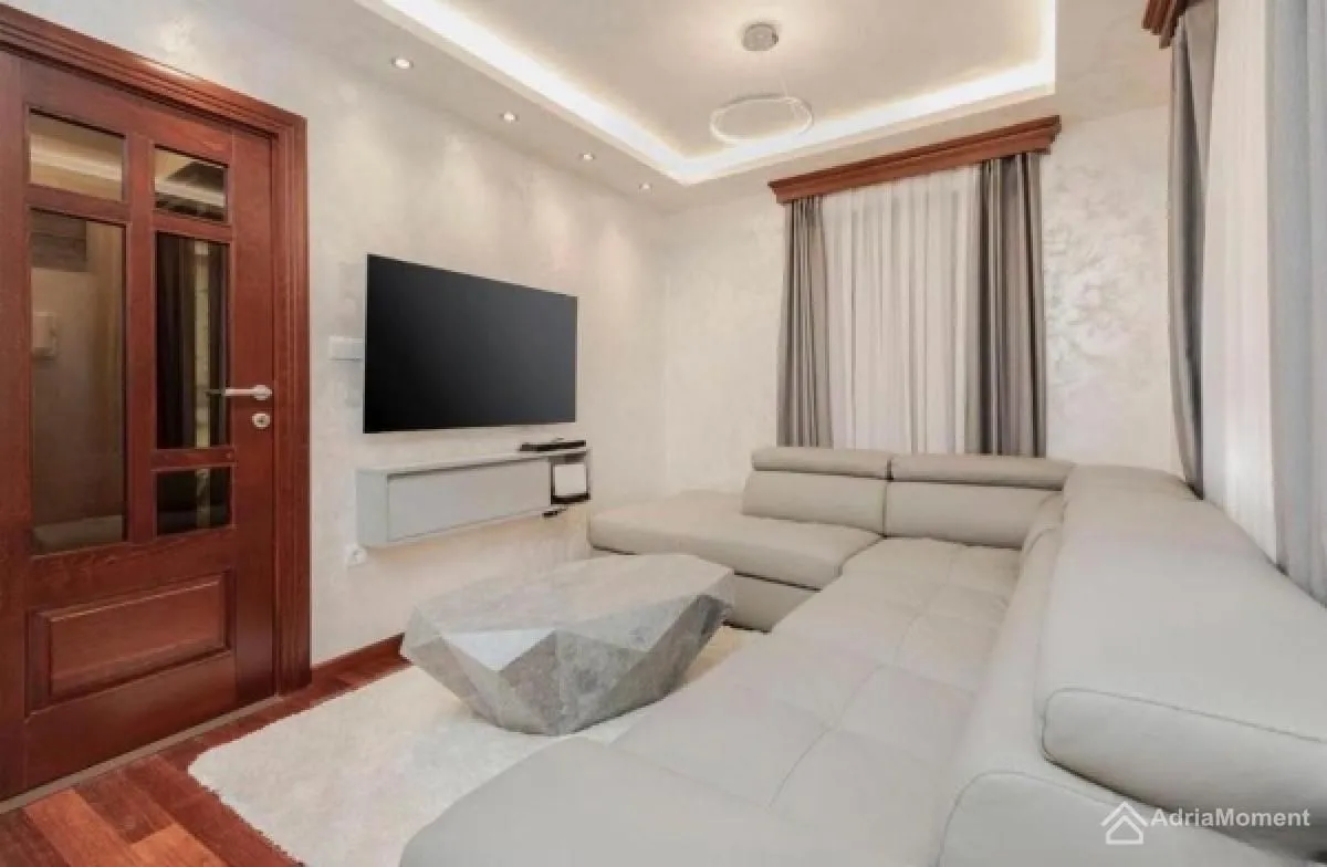 Prodaja, jednosoban stan, 42m², Grad, Kotor