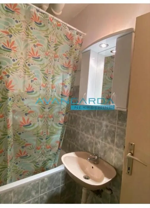 Izdavanje, stan, 68m², Kanarevo Brdo, Beograd