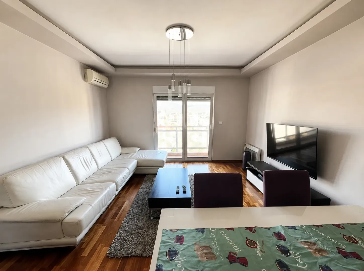 Izdavanje, jednosoban stan, 53m², City Kvart, Podgorica