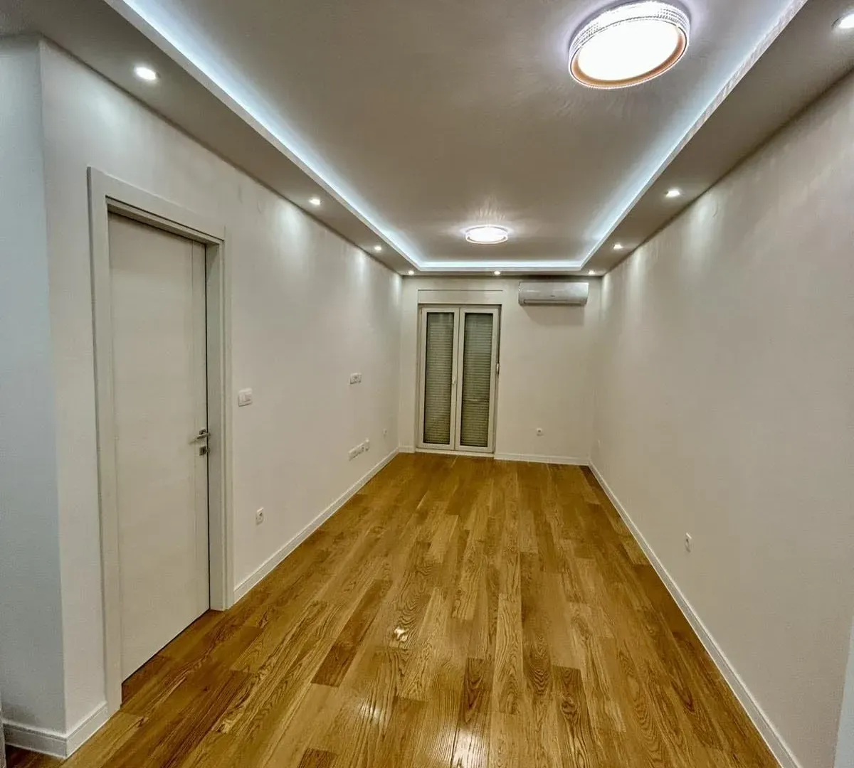 Izdavanje, jednosoban stan, 43m², Central Point, Podgorica