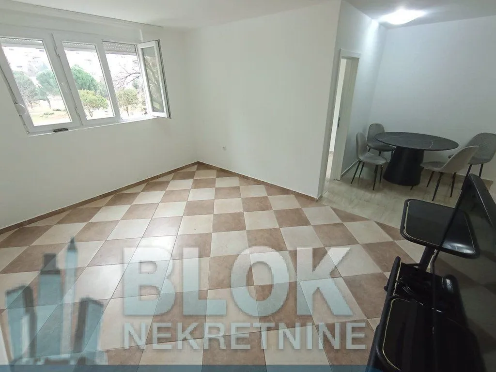 Izdavanje, dvosoban stan, 65m², Blok 5, Podgorica