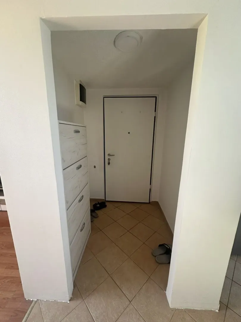 Izdavanje, trosoban stan, 49m², Stari Aerodrom, Podgorica