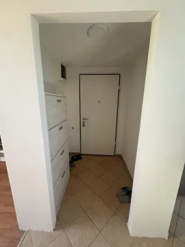 Izdavanje, trosoban stan, 49m², Stari Aerodrom, Podgorica - image 2