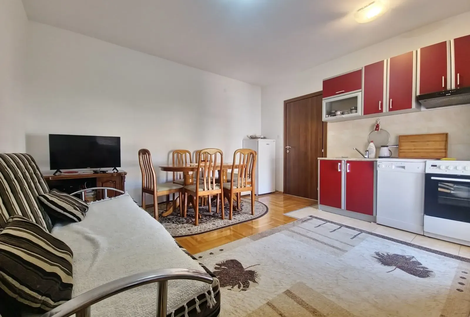 Izdavanje, jednosoban stan, 36m², Budva, Crna Gora