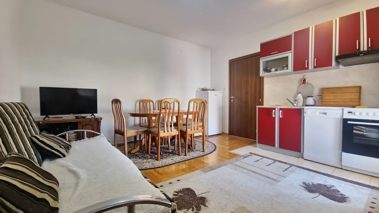 Izdavanje, jednosoban stan, 36m², Budva, Crna Gora