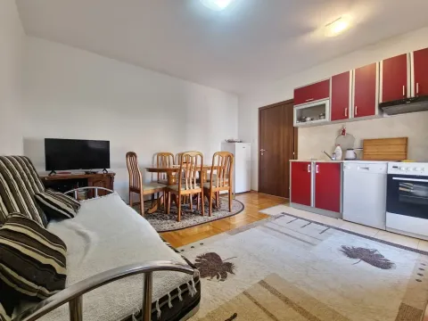 Izdavanje, jednosoban stan, 36m², Budva, Crna Gora
