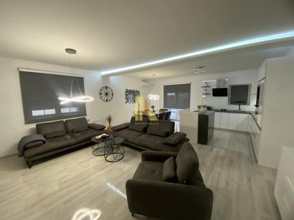 Sale, house, 147m², Centar, Žabljak