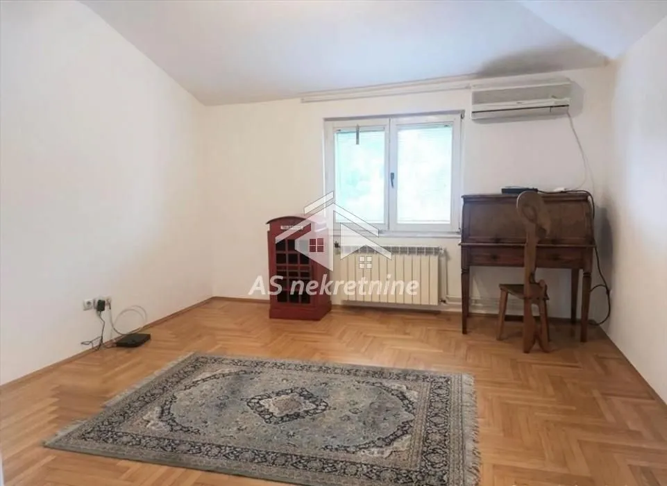 Prodaja, četvorosoban stan, 140m², Savski Venac, Beograd