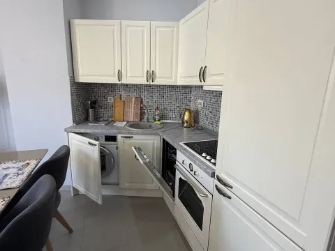 Sale, one bedroom apartment, 56m², Bečići, Budva - image 3