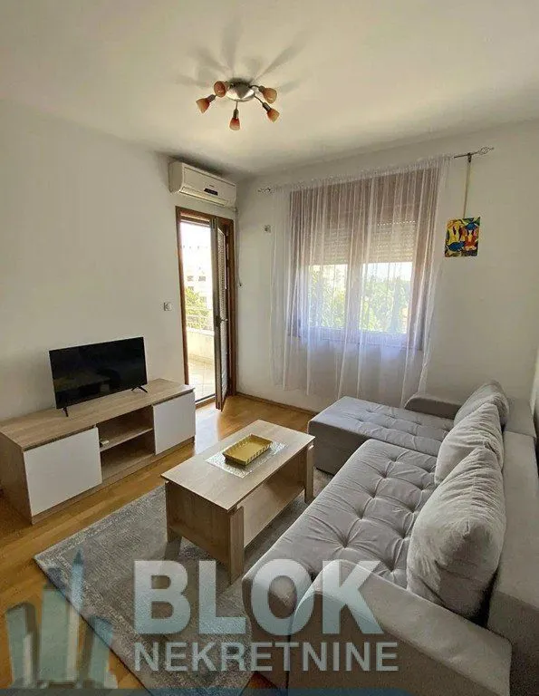 Izdavanje, dvosoban stan, 63m², Pobrežje, Podgorica