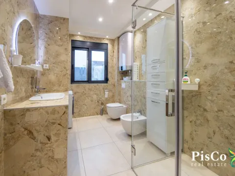 Prodaja, kuća, 270m², Podgorica, Crna Gora - image 10