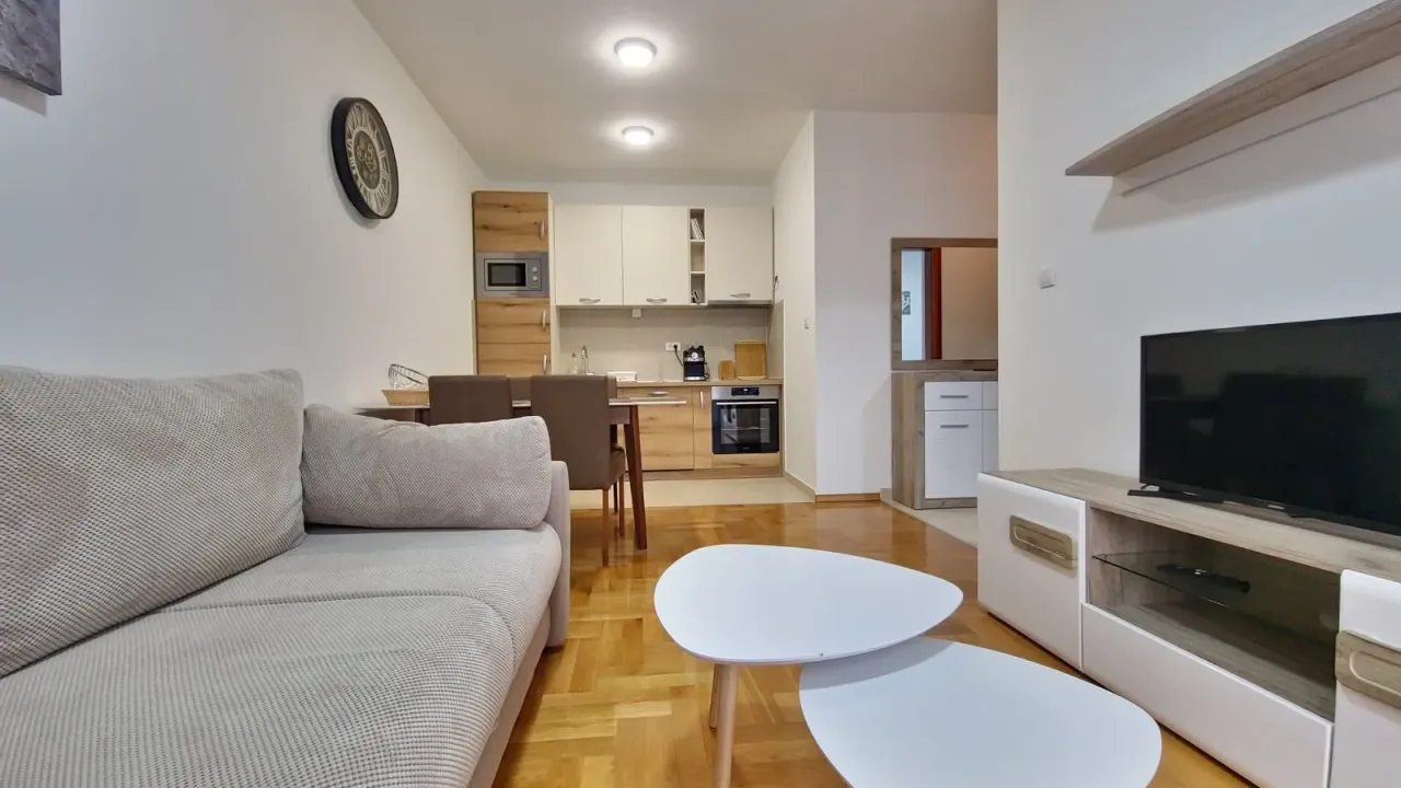 Izdavanje, jednosoban stan, 47m², Bečići, Budva