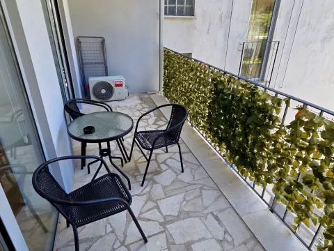 Rent, one bedroom apartment, 40m², Dobrota, Kotor - image 2