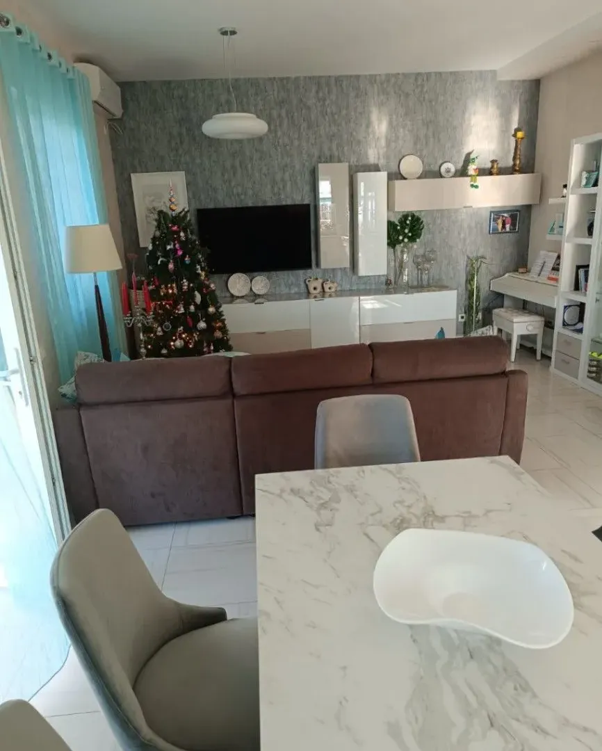 Prodaja, kuća, 330m², Donja Lastva, Tivat
