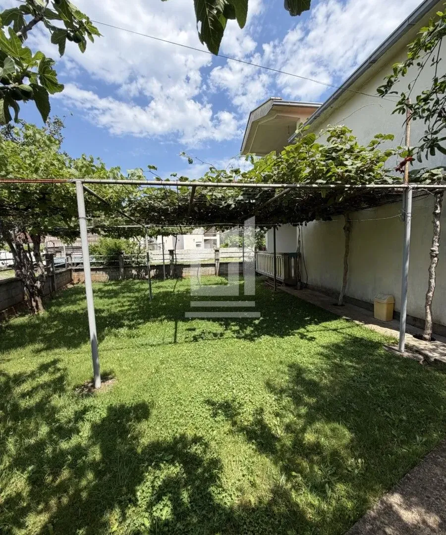 Prodaja, kuća, 187m², Zlatica, Podgorica