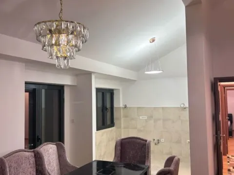 Izdavanje, četvorosoban stan, 150m², Tološi, Podgorica - image 10