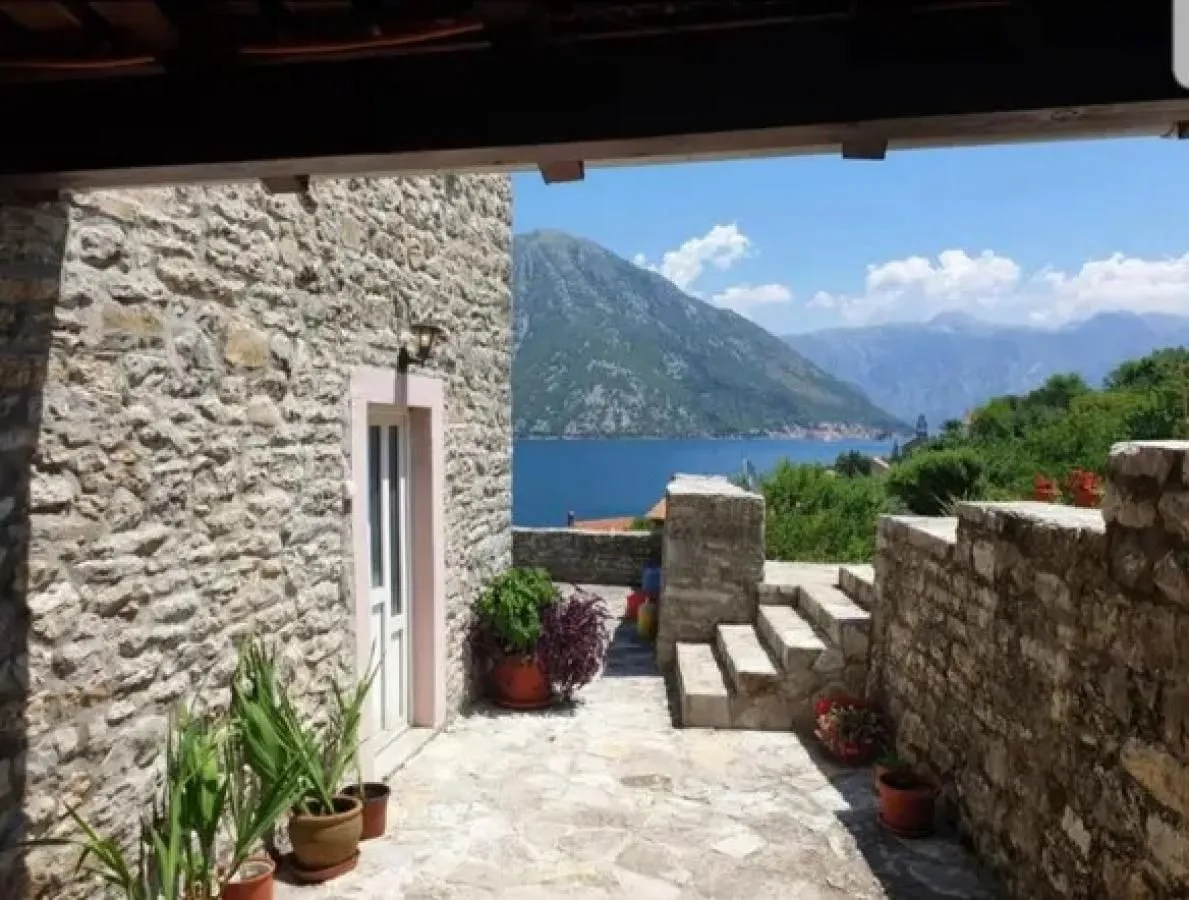 Rent, house, 170m², Kostanjica, Kotor