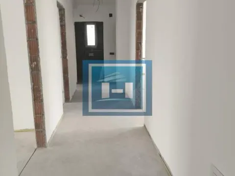 Prodaja, stan, 500m², Centar, Ćuprija - image 2