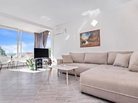 Izdavanje, kuća, 110m², Đuraševići, Tivat - image 6