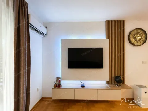 Prodaja, jednosoban stan, 42m², Stari Aerodrom, Podgorica - image 4