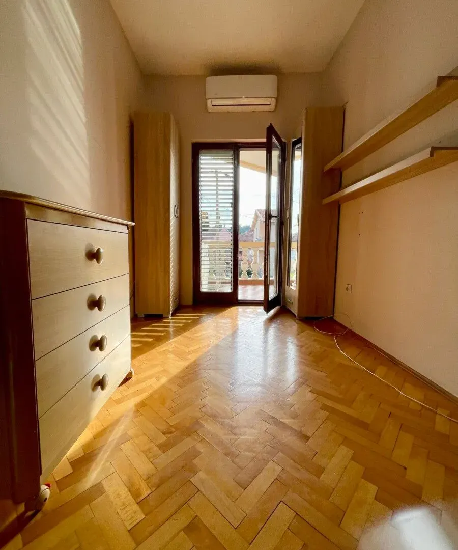 Rent, house, 200m², Konik, Podgorica