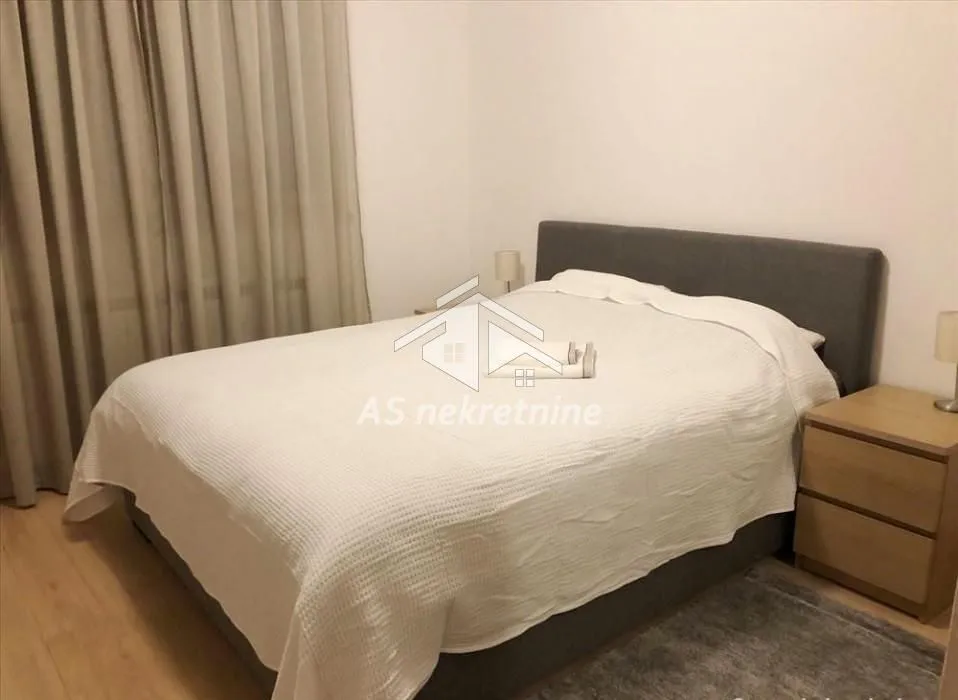 Izdavanje, trosoban stan, 68m², Vračar Sve Podlokacije, Beograd