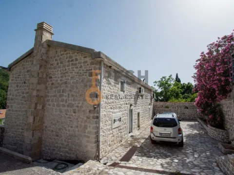 Sale, house, 440m², Budva, Crna Gora - image 17