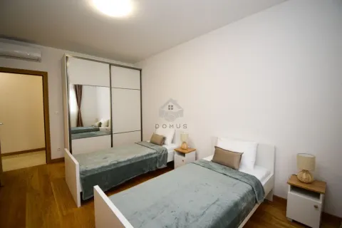 Izdavanje, dvosoban stan, 75m², City Kvart, Podgorica - image 10