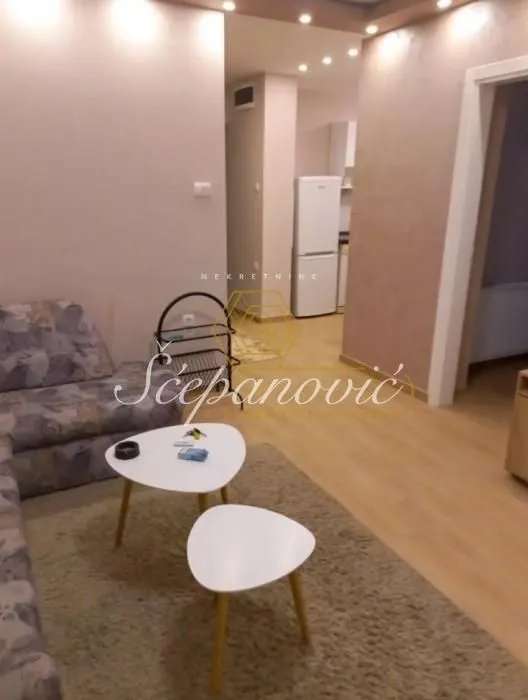 Prodaja, dvosoban stan, 39m², Žitni trg, Zrenjanin