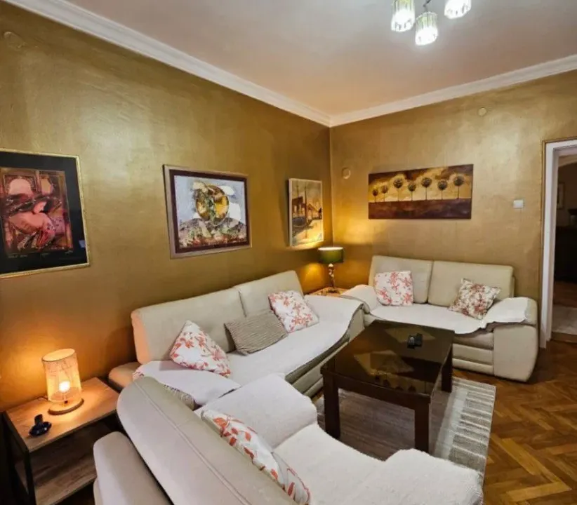 Izdavanje, dvosoban stan, 70m², Centar, Podgorica