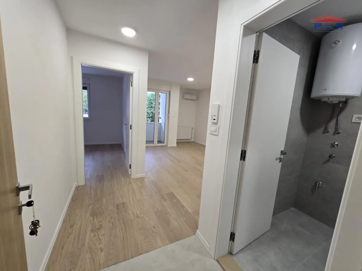 Izdavanje, dvosoban stan, 42m², Podbara, Novi Sad Sve Podlokacije
