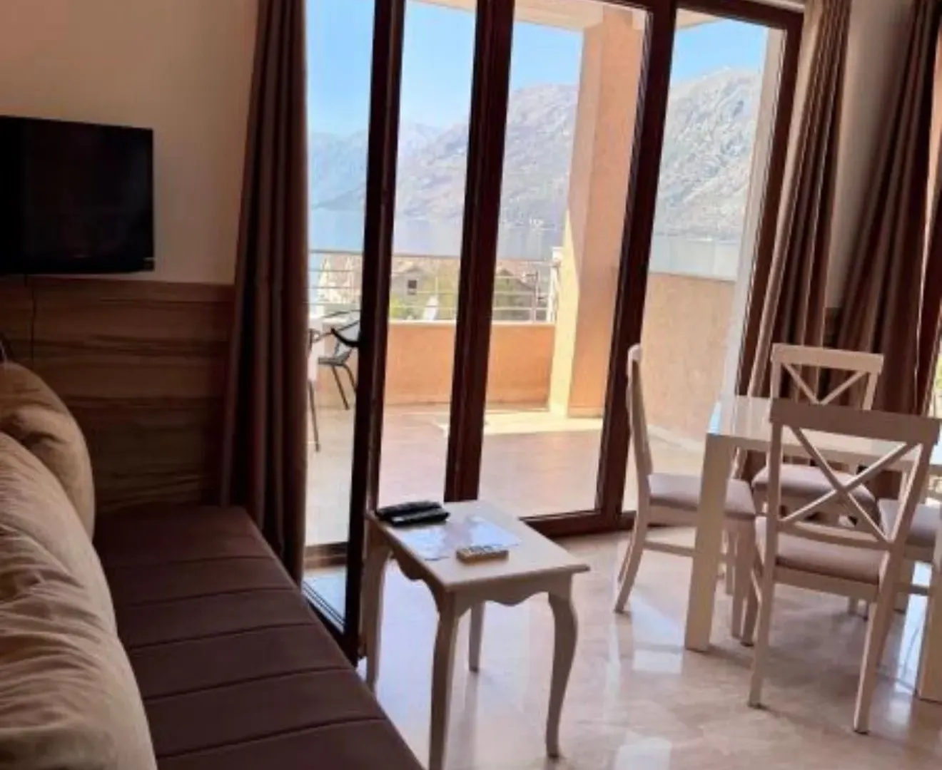 Rent, office space, 500m², Dobrota, Kotor