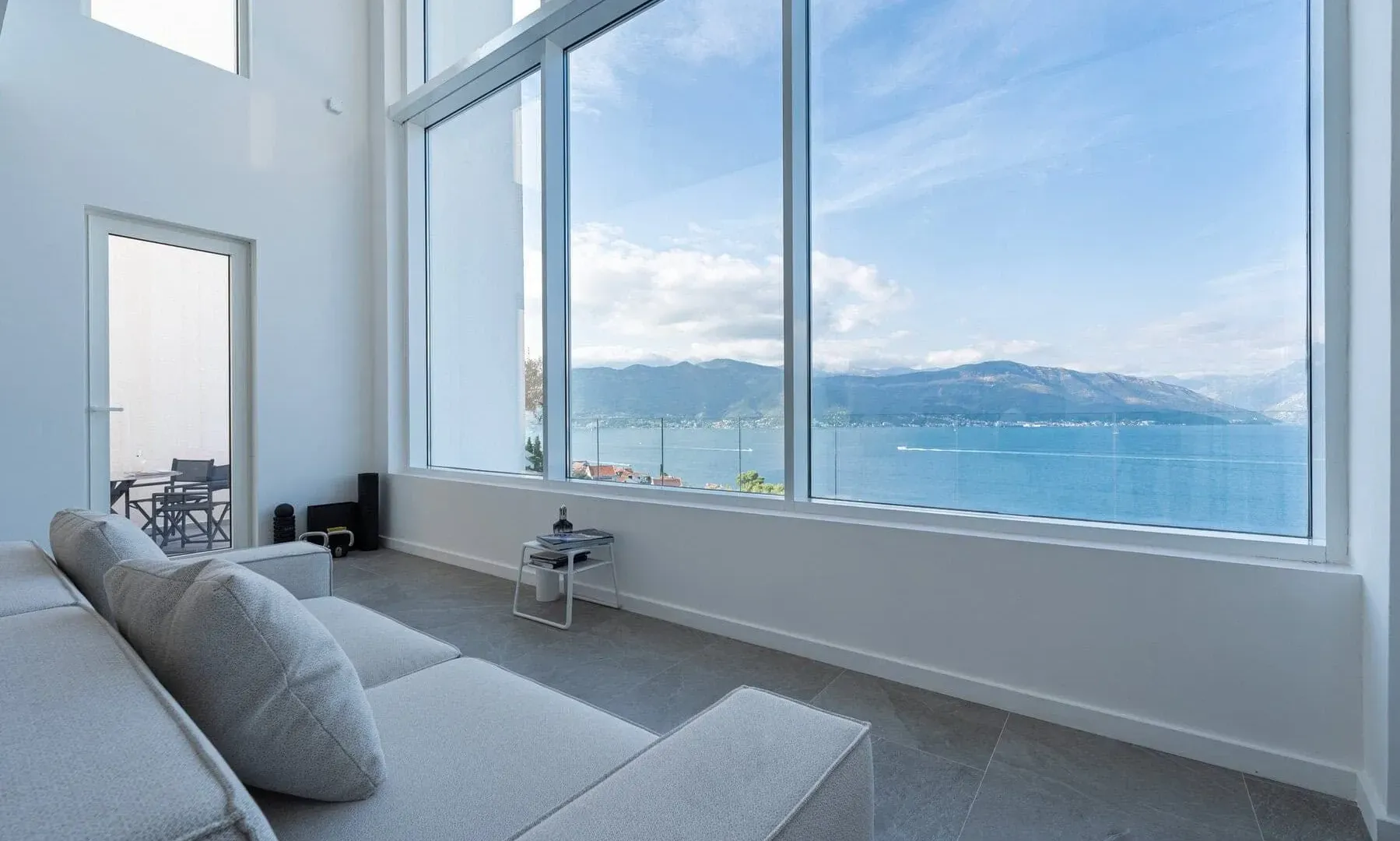 Rent, one bedroom apartment, 144m², Krašići, Tivat