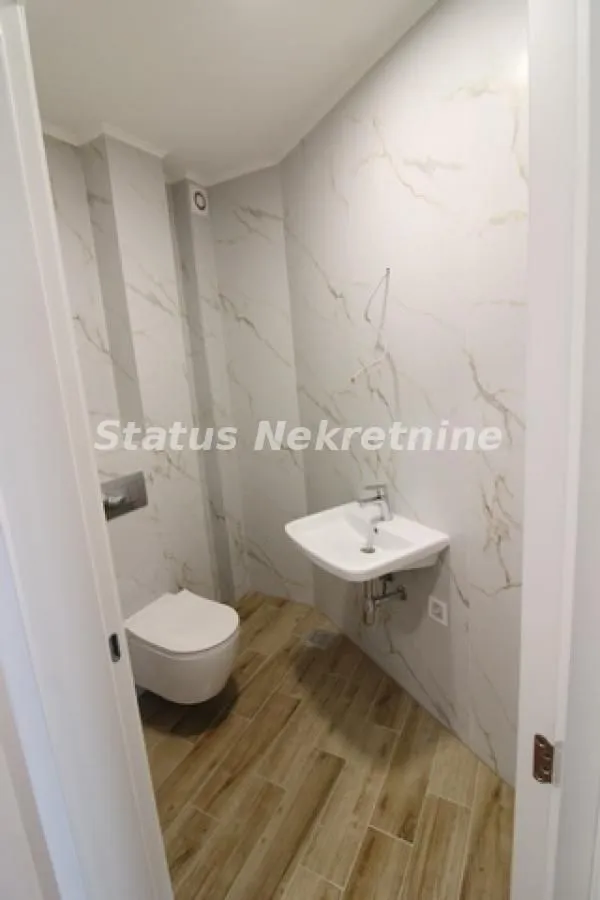 Prodaja, četvorosoban stan, 105m², Novi Sad, Srbija