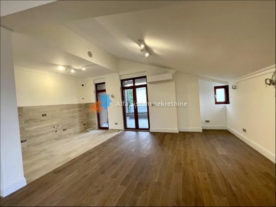 Izdavanje, četvorosoban stan, 174m², Savski Venac, Beograd