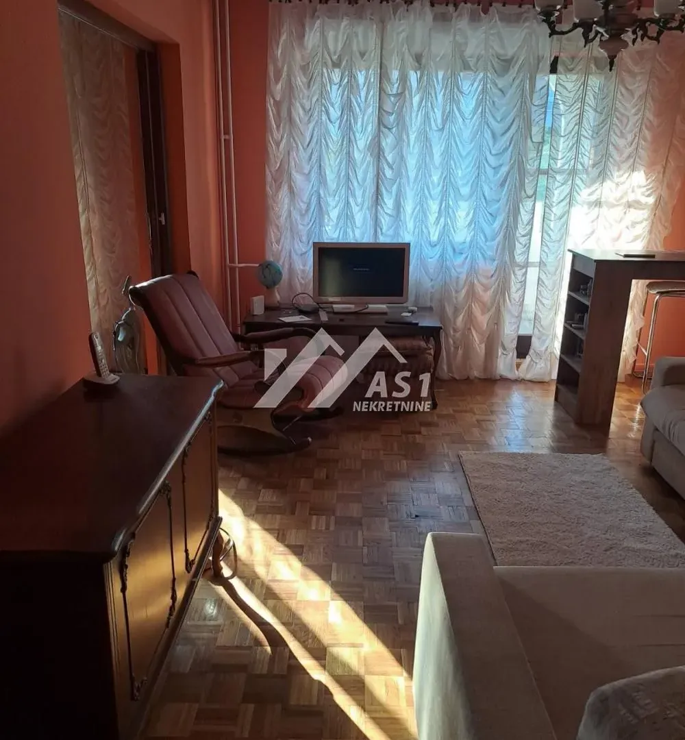 Izdavanje, četvorosoban stan, 84m², Sajam, Novi Sad Sve Podlokacije