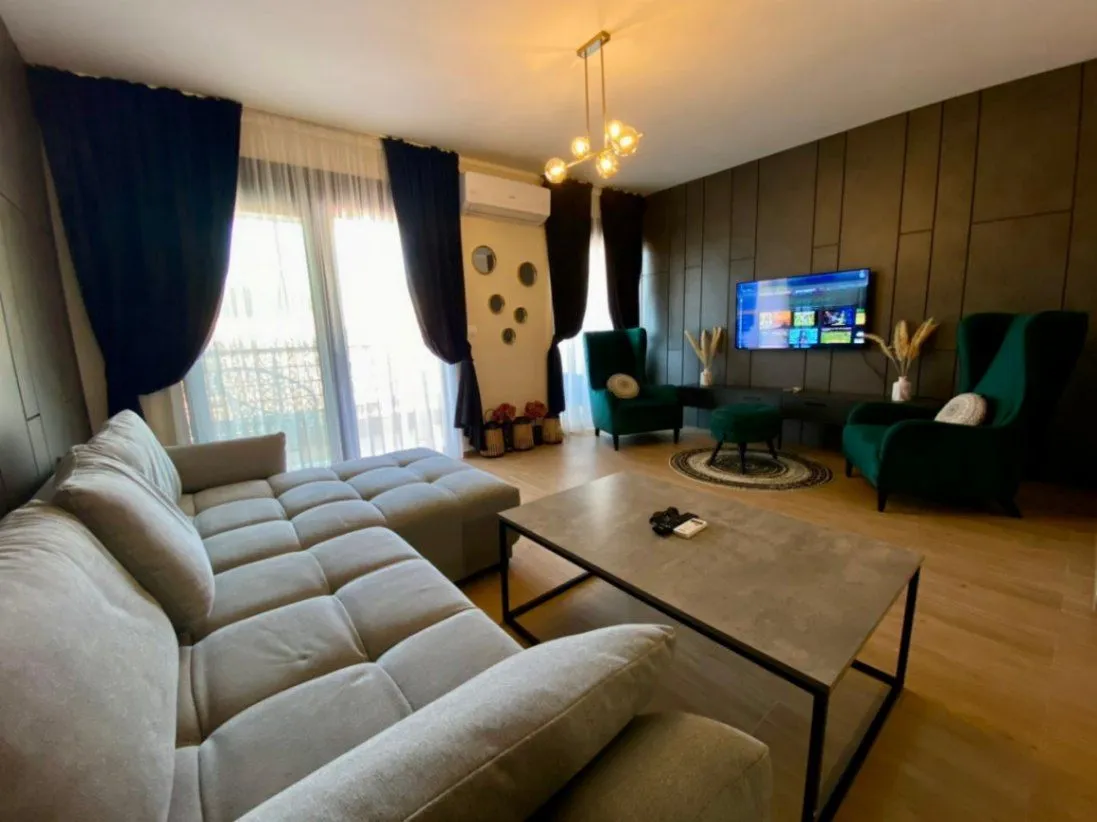 Izdavanje, dvosoban stan, 92m², Rafailovići, Budva