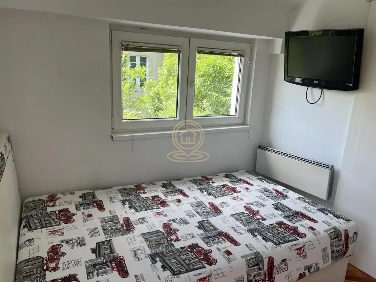 Rent, four bedroom apartment, 65m², Stari Grad, Beograd