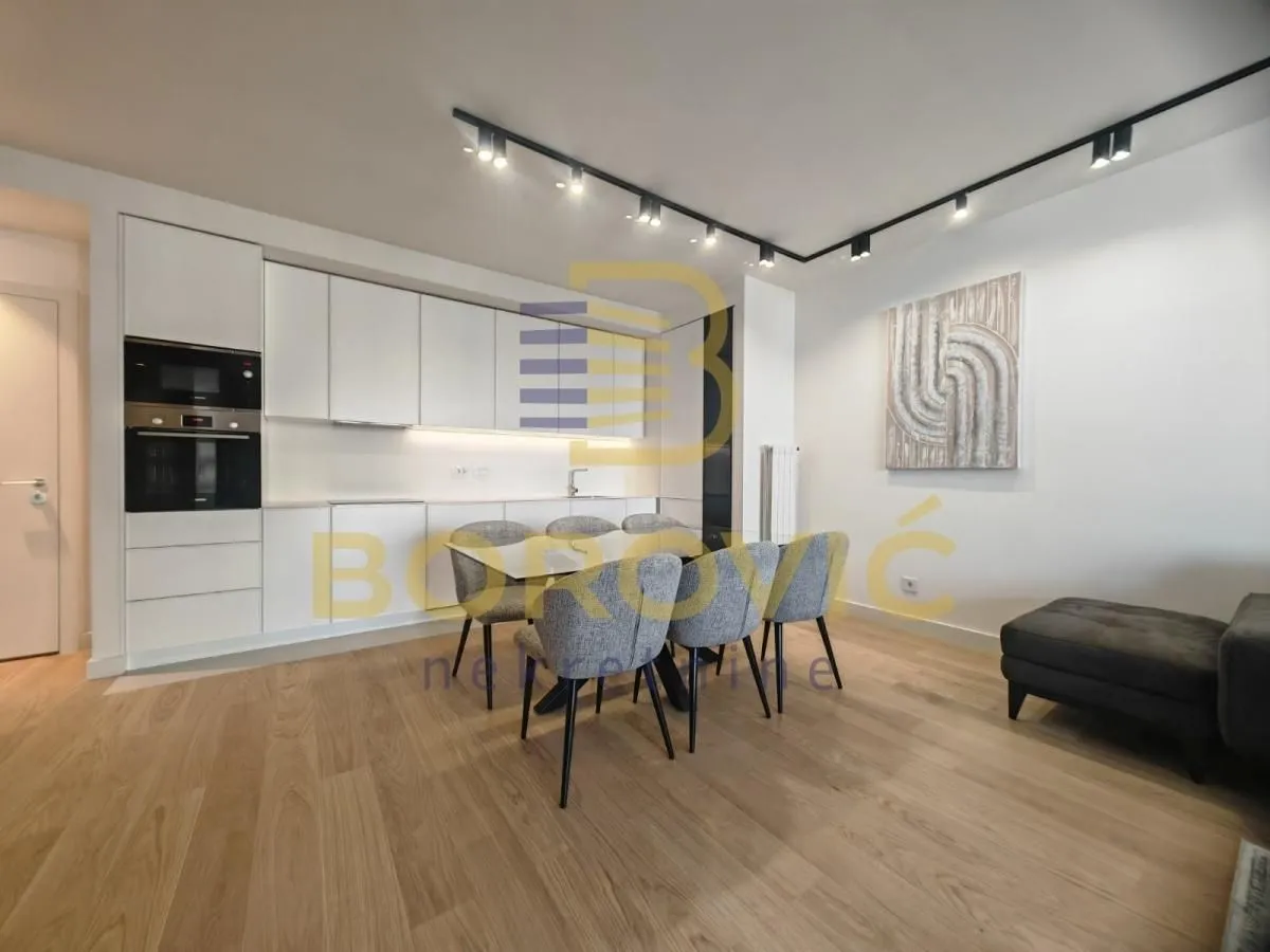 Izdavanje, četvorosoban stan, 115m², Savski Venac, Beograd