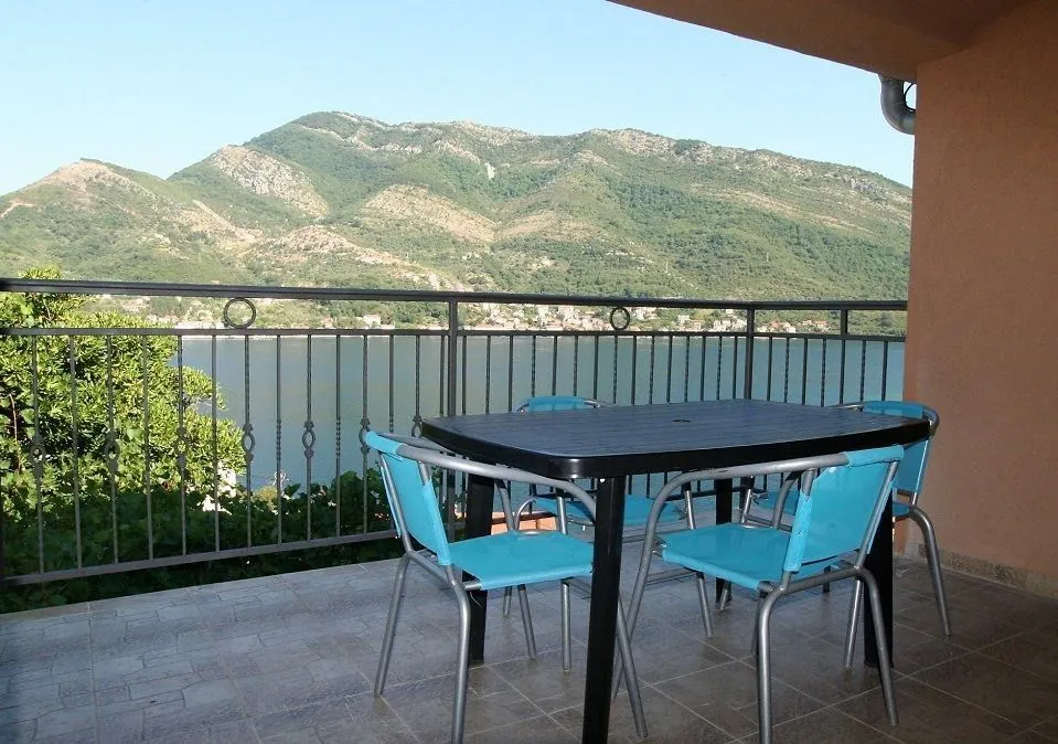 Prodaja, kuća, 130m², Opatovo, Tivat