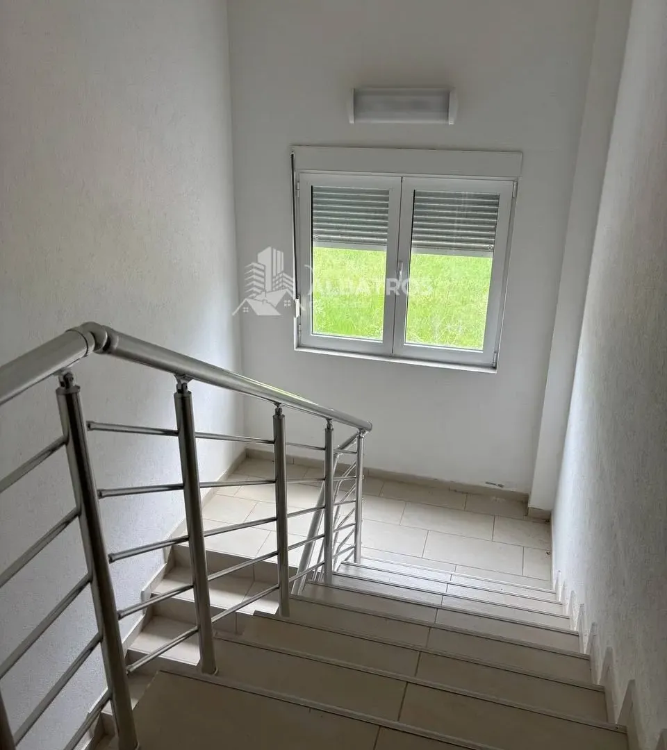 Sale, house, 250m², Polje, Bar