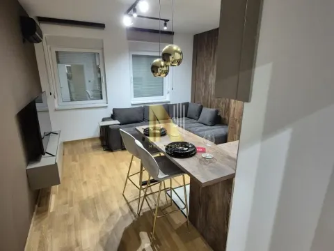 Rent, office space, 650m², Stari Majur, Petrovaradin - image 27