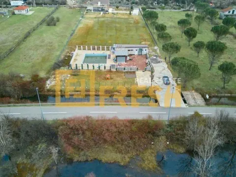 Zemljište in Tološi