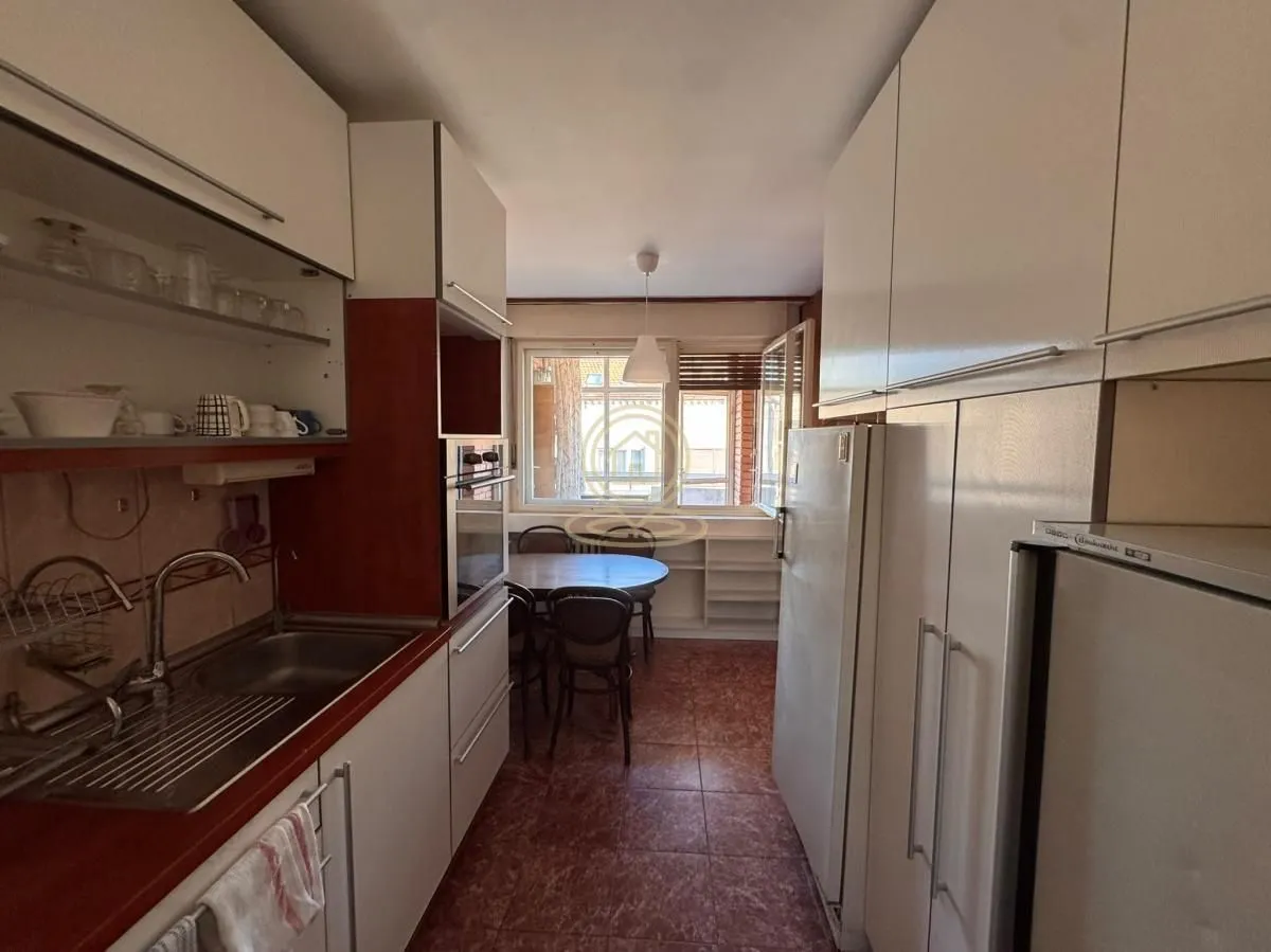 Izdavanje, trosoban stan, 78m², Kalenić Pijaca, Vračar Sve Podlokacije