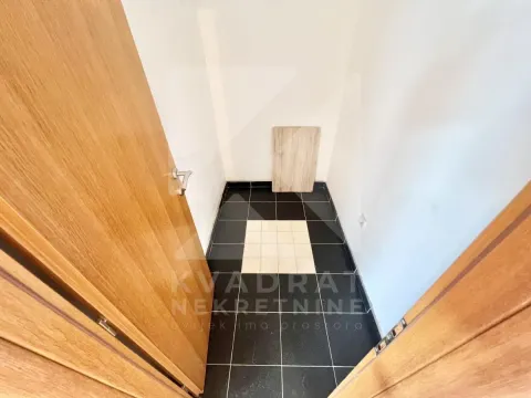 Rent, three bedroom apartment, 180m², Pobrežje, Podgorica - image 15
