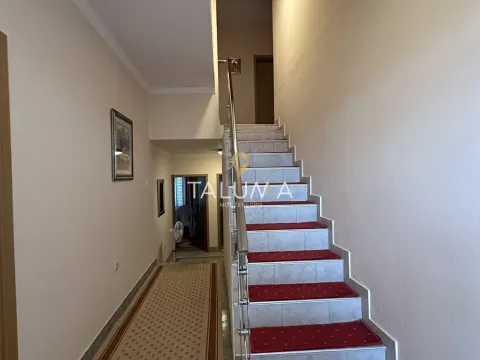 Izdavanje, stan, 200m², Tološi, Podgorica - image 10