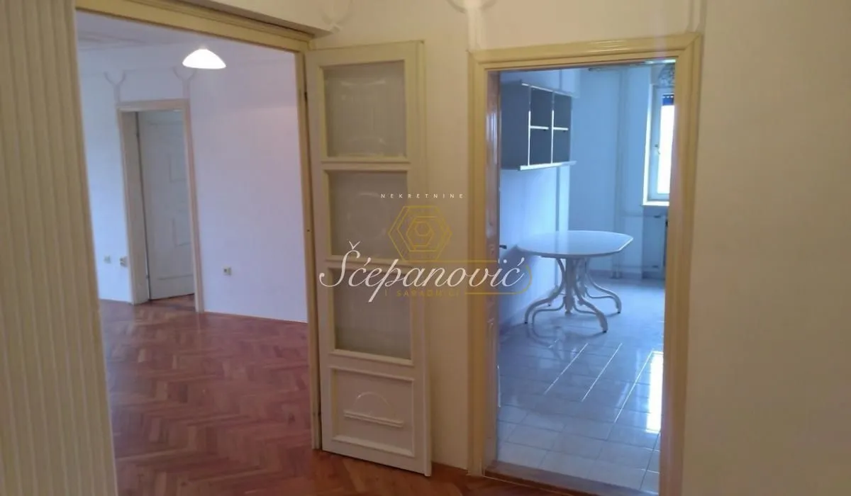 Prodaja, četvorosoban stan, 104m², Centar, Novi Sad