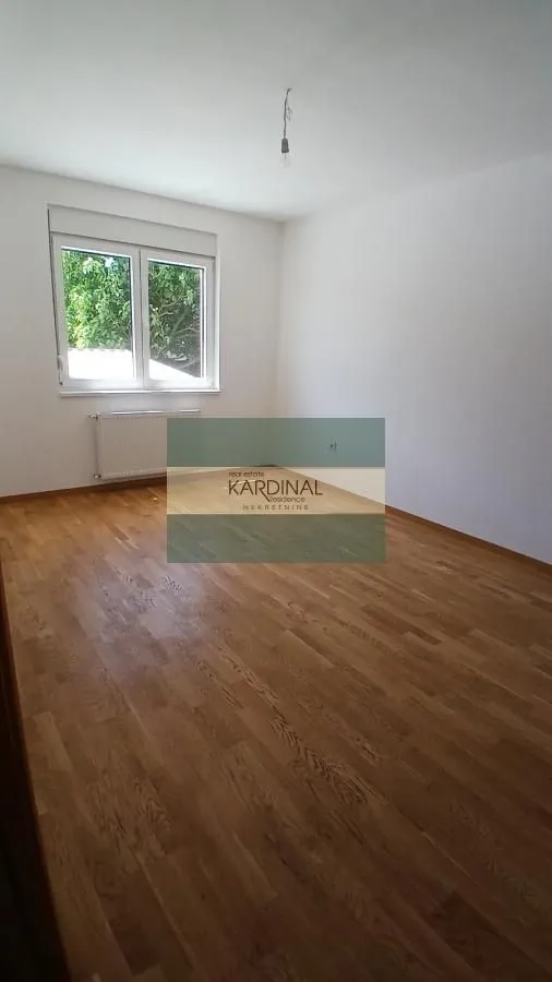 Prodaja, dvosoban stan, 70m², Erdoglija, Kragujevac
