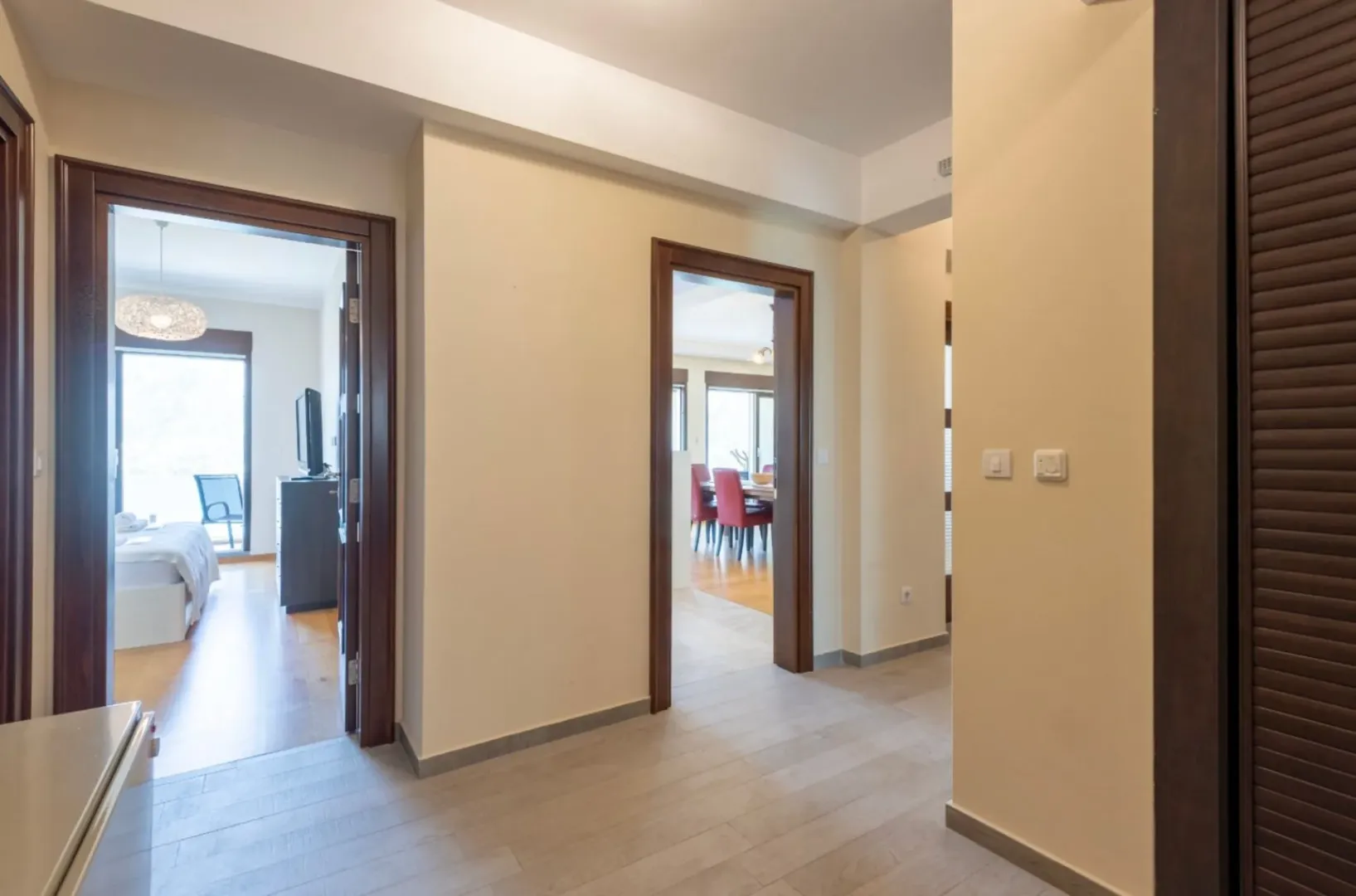 Izdavanje, trosoban stan, 141m², Škaljari, Kotor