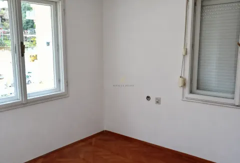 Empty room with white walls, parquet flooring and two windows. - image 7